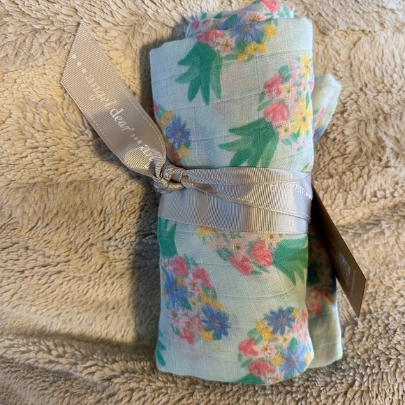 💙5/$25💙Angel Dear Viscose Swaddle 47x47 NWT - Picture 5 of 7